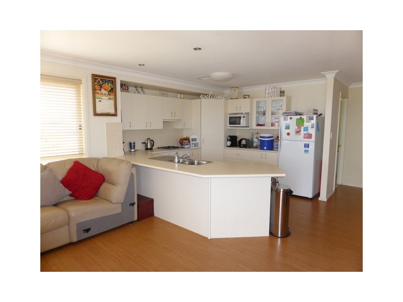 8 Valley View Place, Parkes NSW 2870