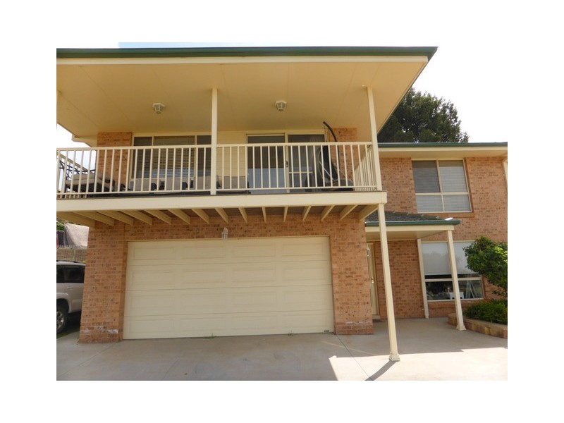 8 Valley View Place, Parkes NSW 2870
