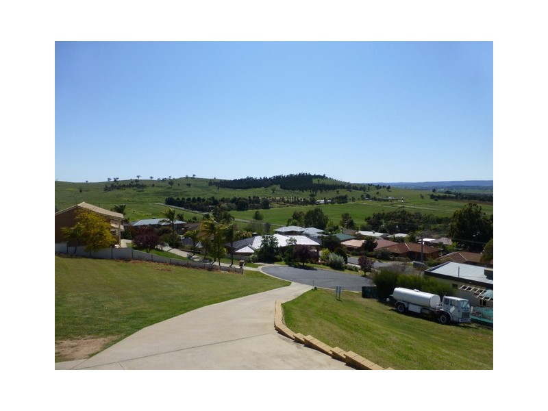 8 Valley View Place, Parkes NSW 2870
