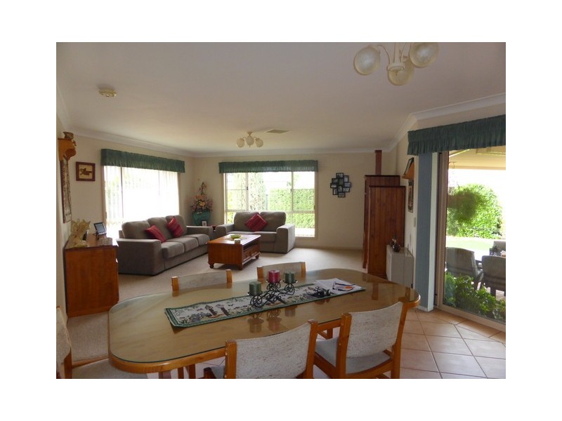 9 Cobden Place, Parkes NSW 2870