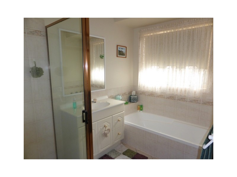 9 Cobden Place, Parkes NSW 2870