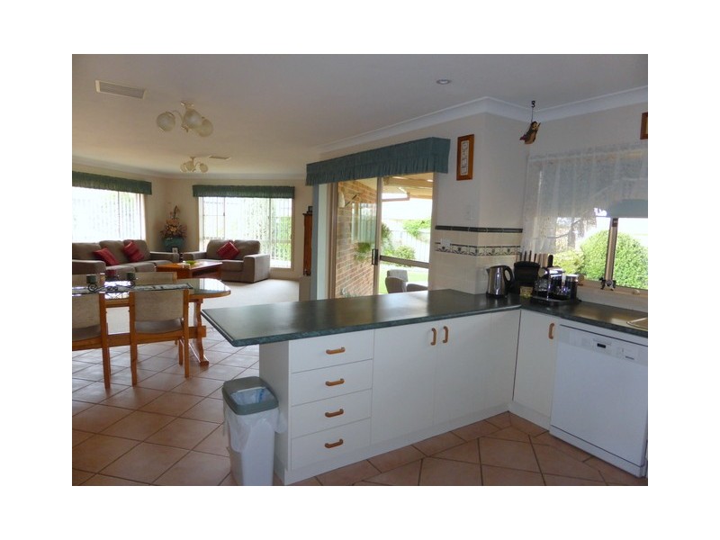 9 Cobden Place, Parkes NSW 2870