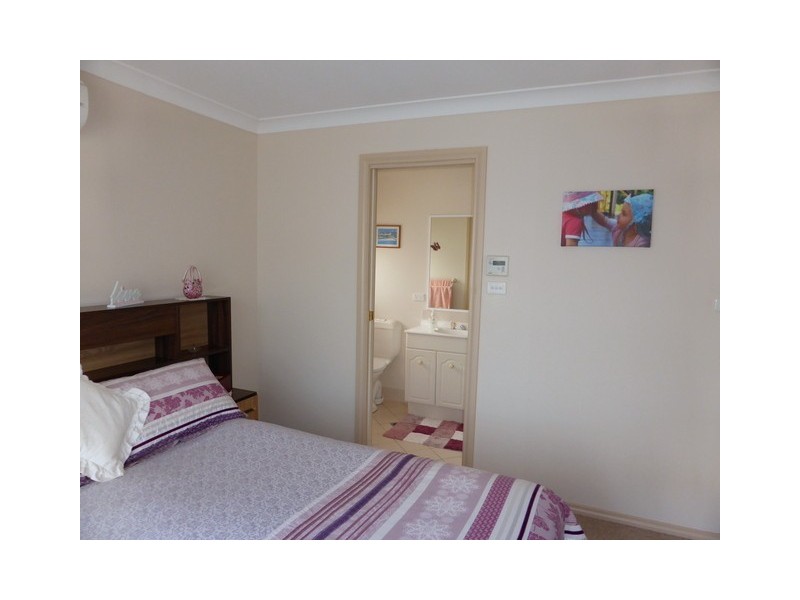 9 Cobden Place, Parkes NSW 2870