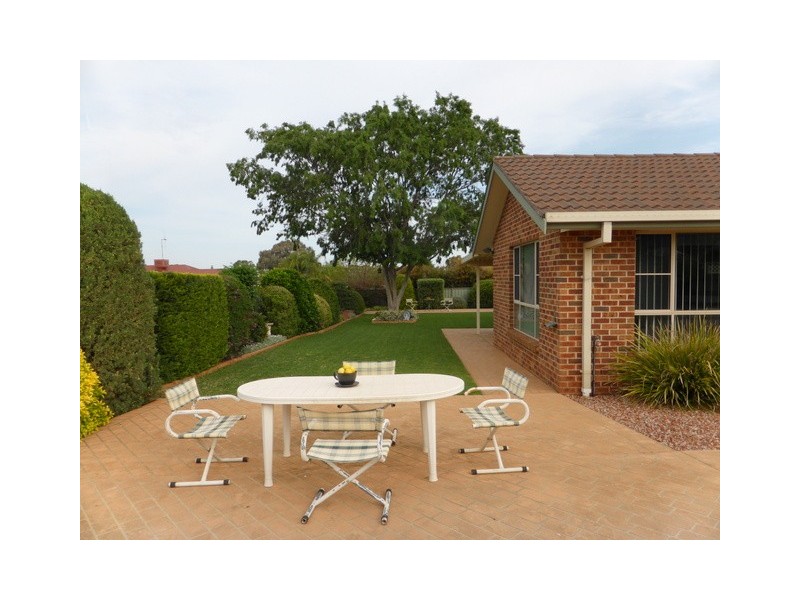 9 Cobden Place, Parkes NSW 2870