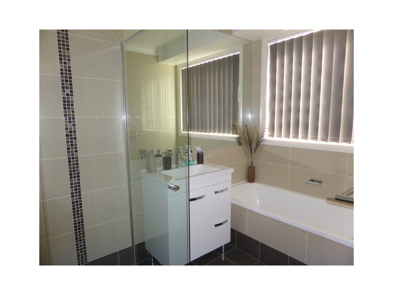 16 Alder Avenue, Parkes NSW 2870