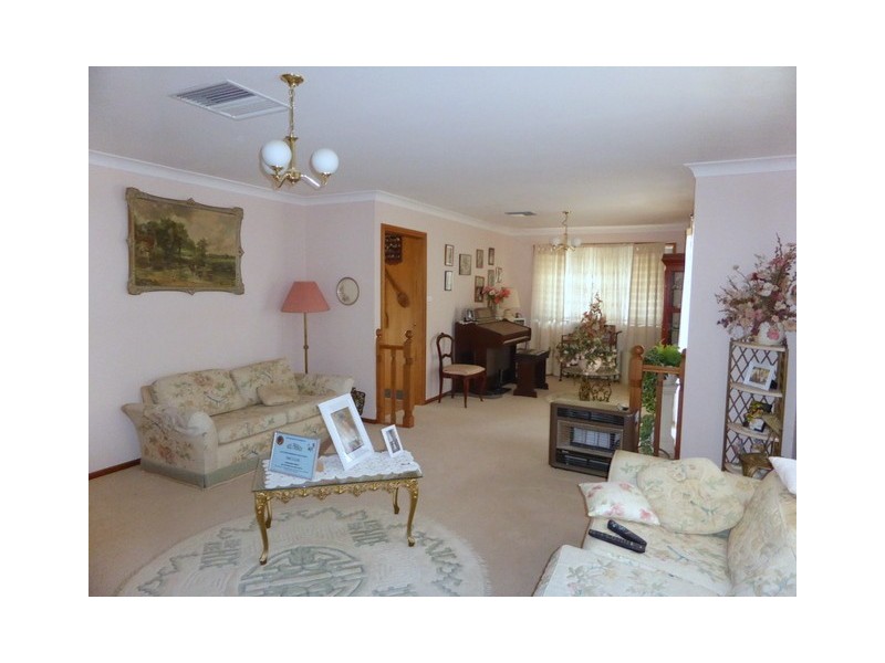 4 Monica Close, Parkes NSW 2870