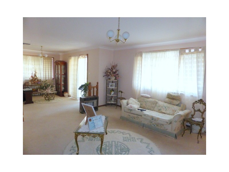 4 Monica Close, Parkes NSW 2870