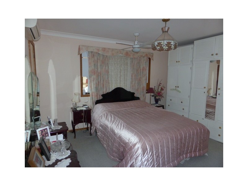 4 Monica Close, Parkes NSW 2870