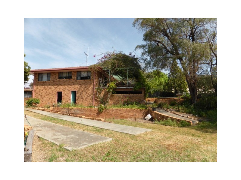 4 Monica Close, Parkes NSW 2870