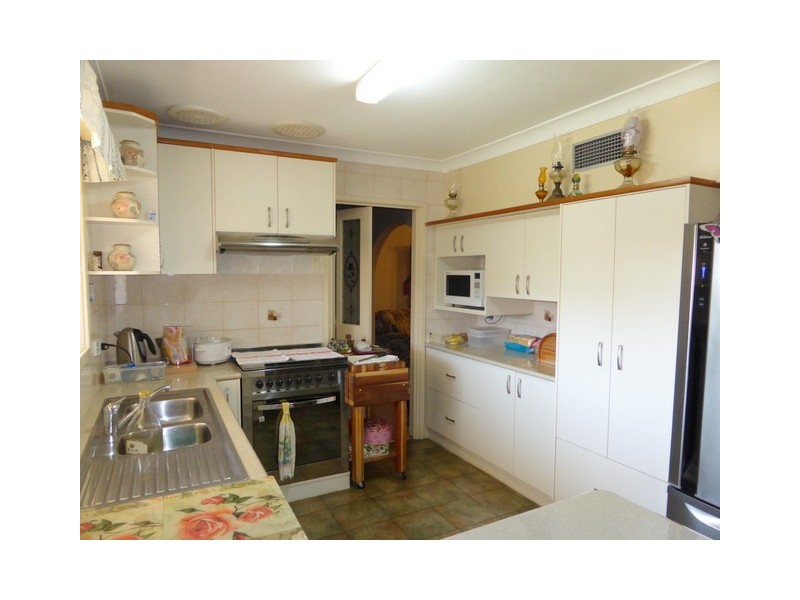6 Glenwarrie Place, Parkes NSW 2870