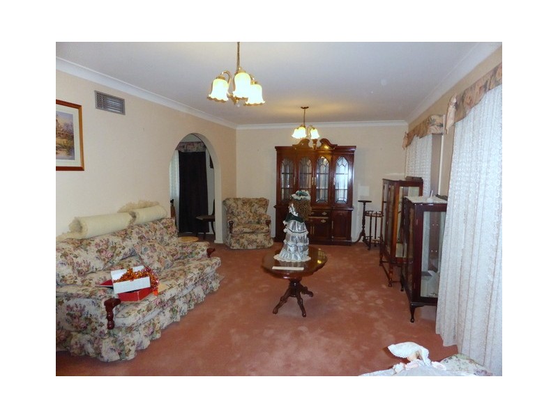 6 Glenwarrie Place, Parkes NSW 2870
