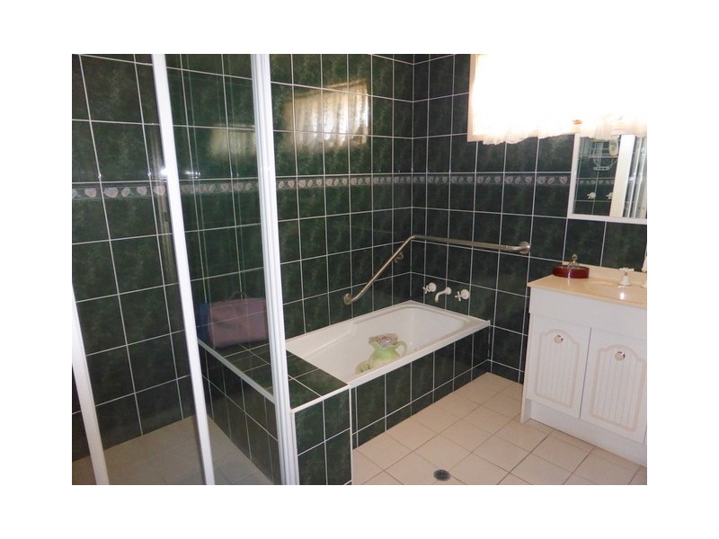 6 Glenwarrie Place, Parkes NSW 2870