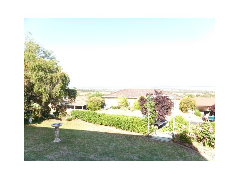 6 Glenwarrie Place, Parkes NSW 2870