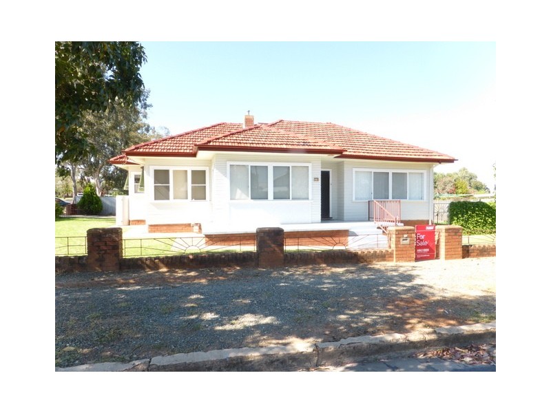13 Victoria Street, Parkes NSW 2870