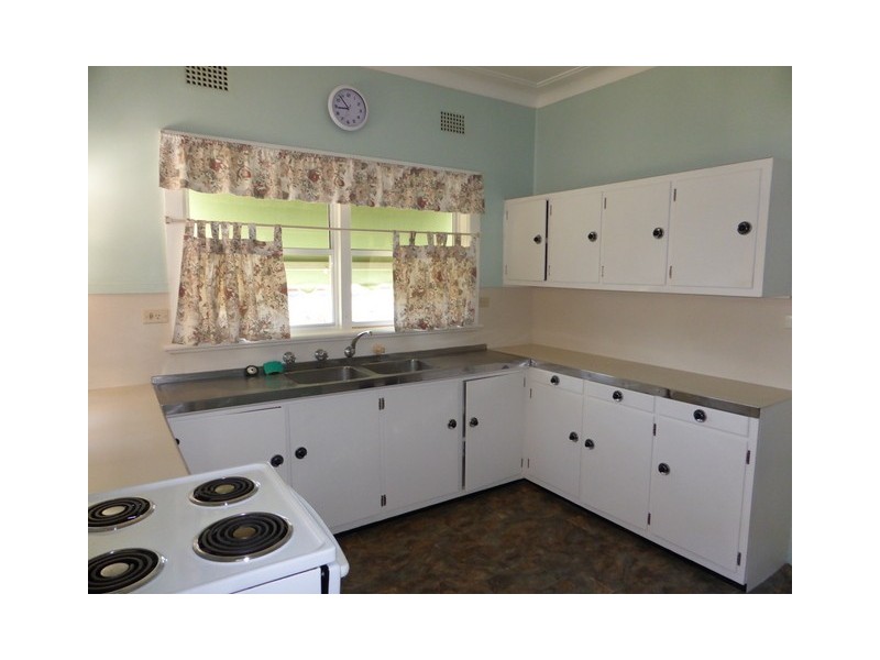 13 Victoria Street, Parkes NSW 2870