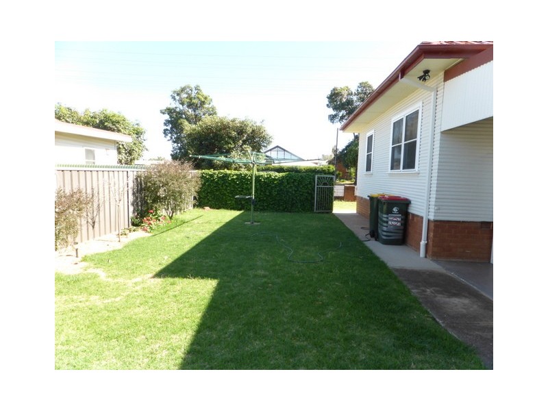 13 Victoria Street, Parkes NSW 2870