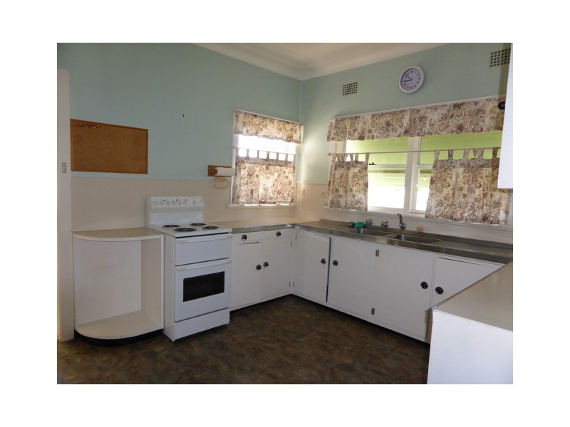 13 Victoria Street, Parkes NSW 2870