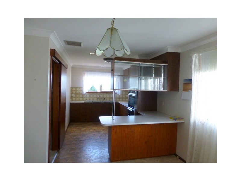9 Middleton Street, Parkes NSW 2870