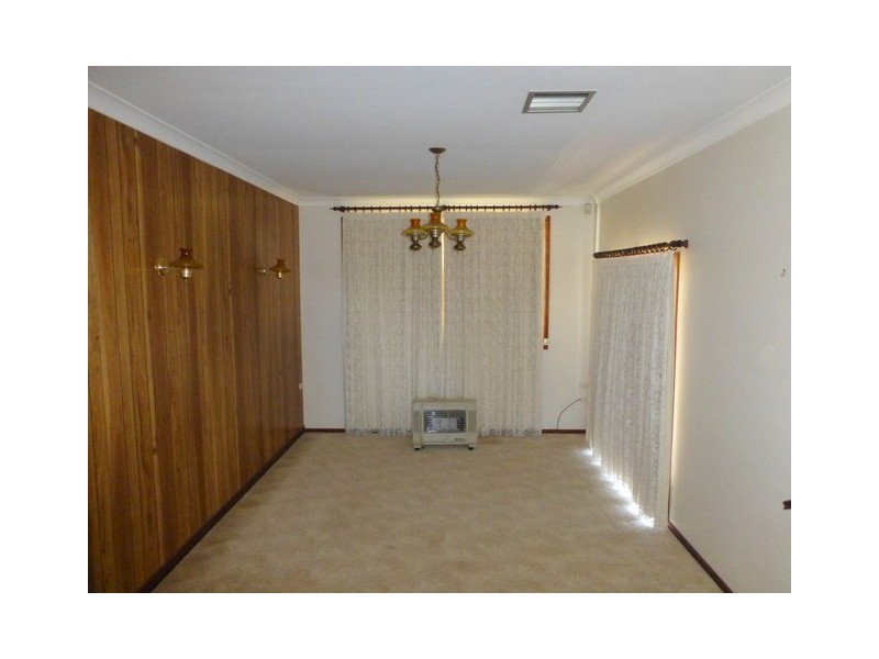 9 Middleton Street, Parkes NSW 2870