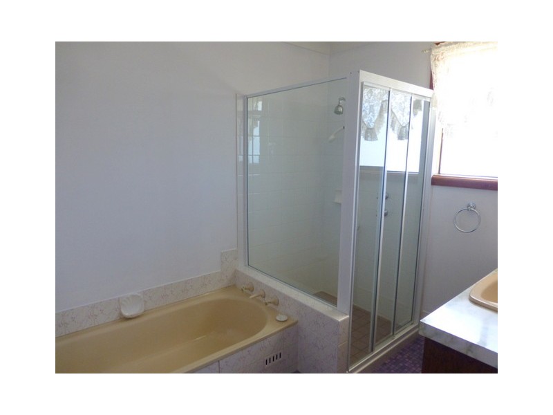 9 Middleton Street, Parkes NSW 2870