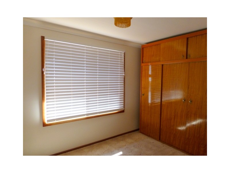 9 Middleton Street, Parkes NSW 2870