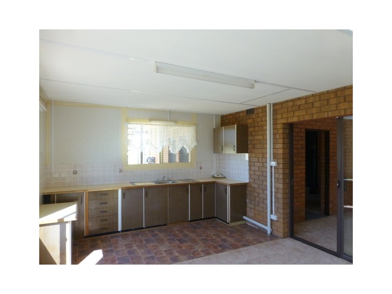 9 Middleton Street, Parkes NSW 2870