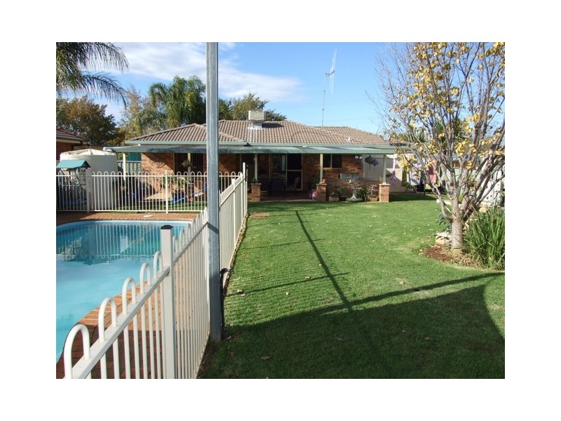 22 Flinders Street, Parkes NSW 2870