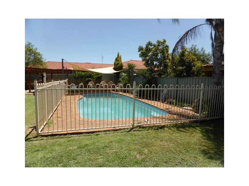 22 Flinders Street, Parkes NSW 2870