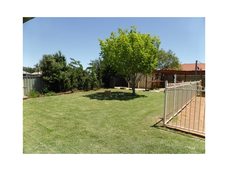 22 Flinders Street, Parkes NSW 2870