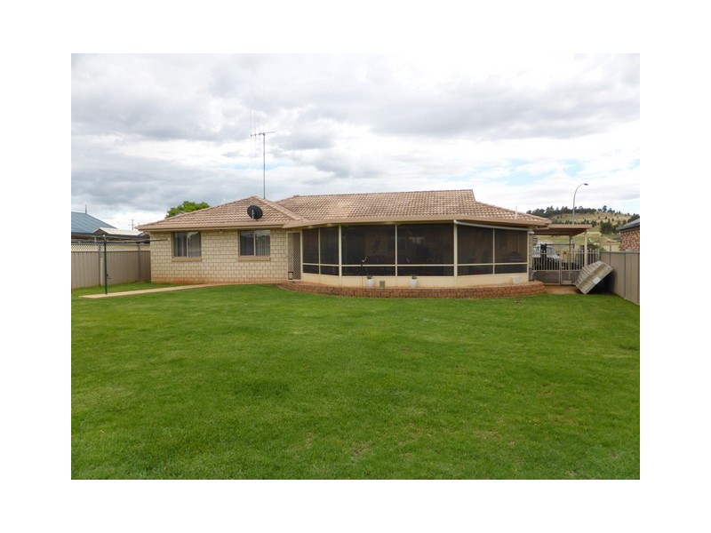 10 Noonan Street, Parkes NSW 2870
