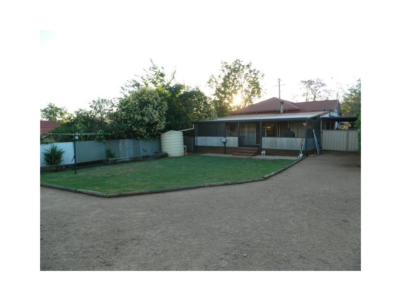 37 East Street, Parkes NSW 2870