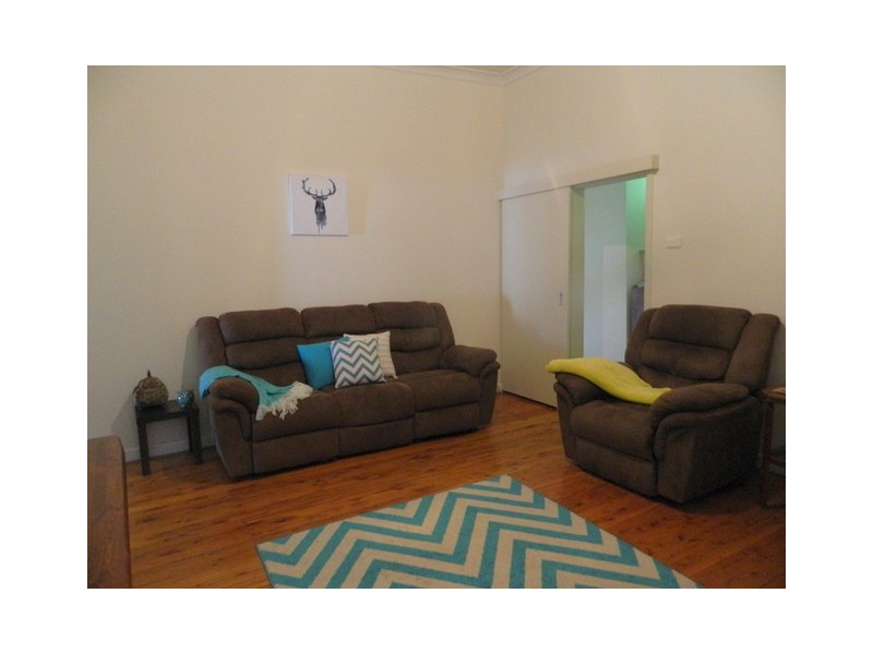 37 East Street, Parkes NSW 2870