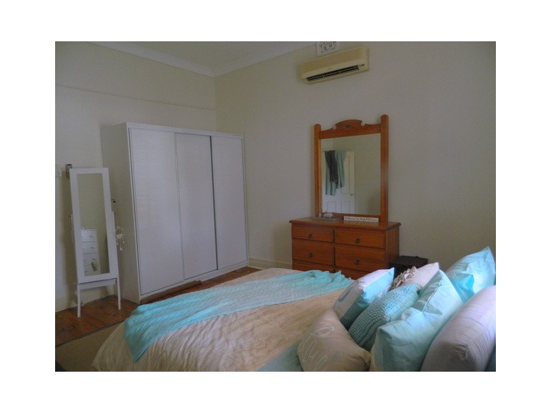 37 East Street, Parkes NSW 2870