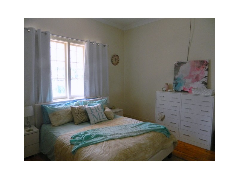 37 East Street, Parkes NSW 2870