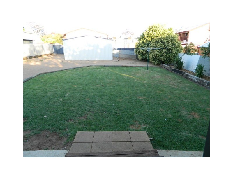 37 East Street, Parkes NSW 2870