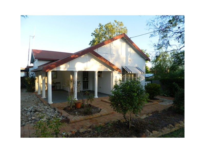 37 East Street, Parkes NSW 2870