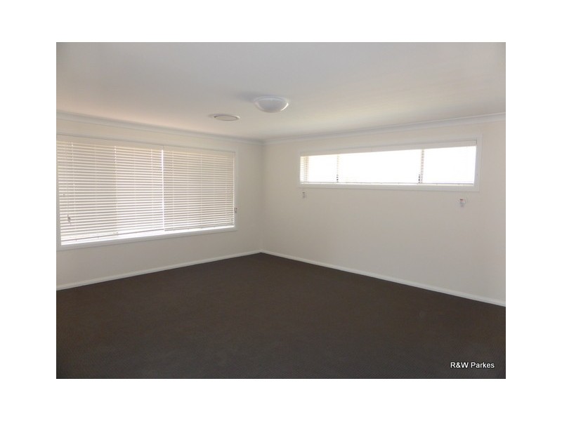 3 Eloura Place, Parkes NSW 2870