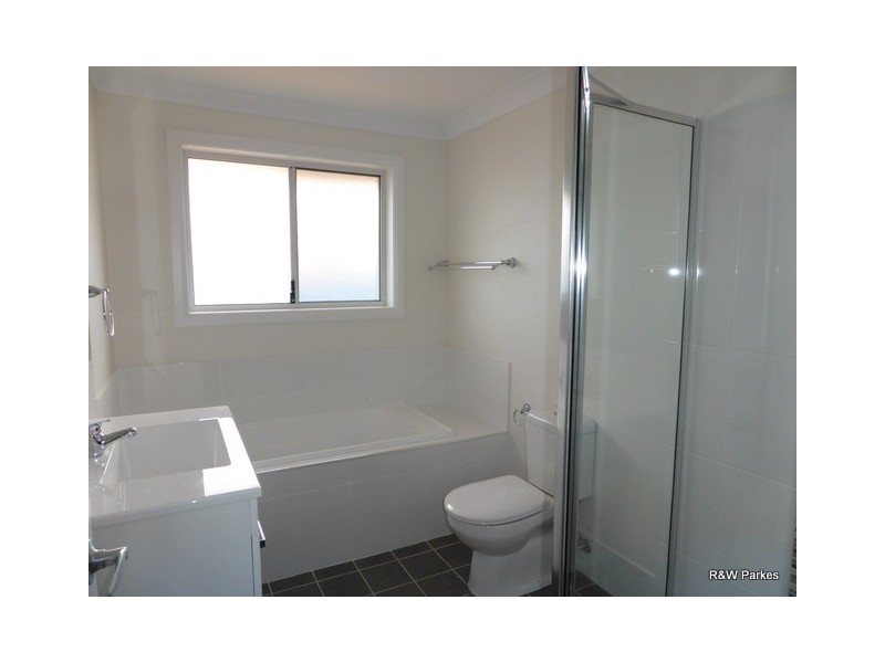 3 Eloura Place, Parkes NSW 2870