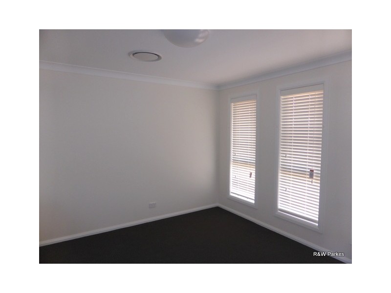 3 Eloura Place, Parkes NSW 2870