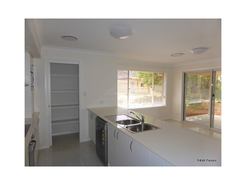 3 Eloura Place, Parkes NSW 2870