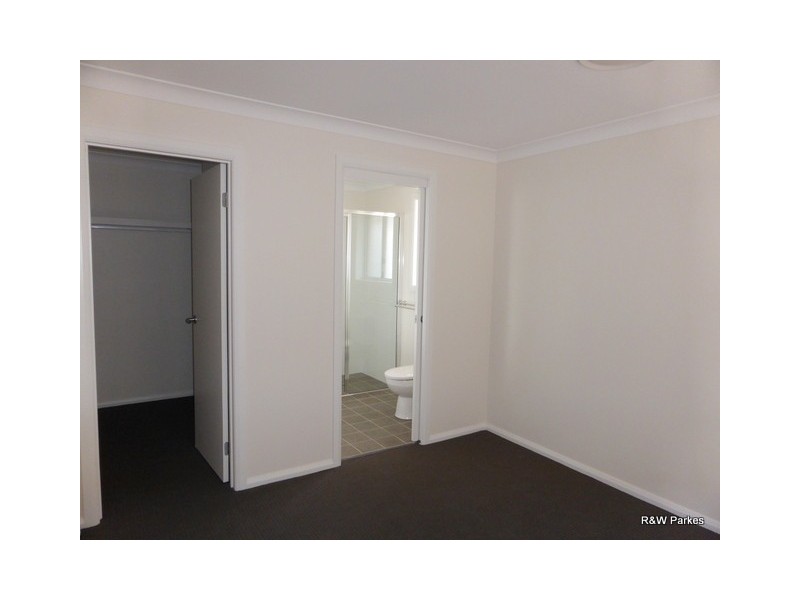 3 Eloura Place, Parkes NSW 2870