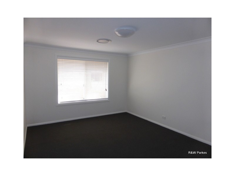 3 Eloura Place, Parkes NSW 2870