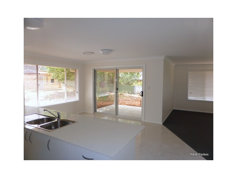 3 Eloura Place, Parkes NSW 2870