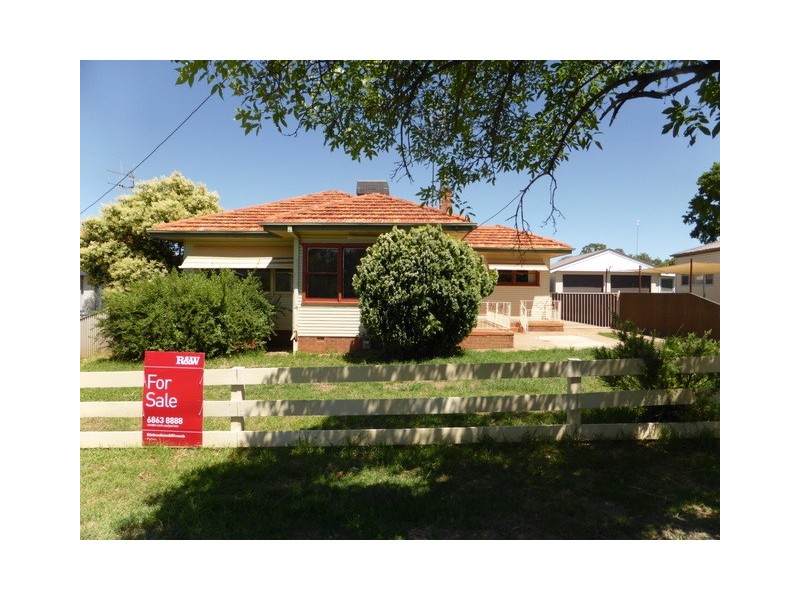 10 Wattle Street, Parkes NSW 2870