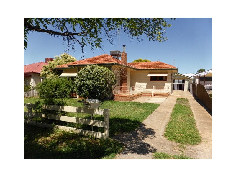 10 Wattle Street, Parkes NSW 2870