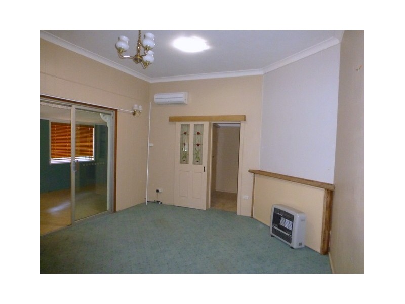 13 Carrington Street, Parkes NSW 2870