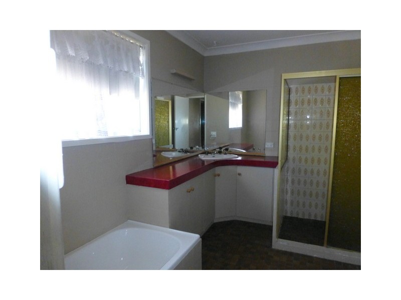 13 Carrington Street, Parkes NSW 2870