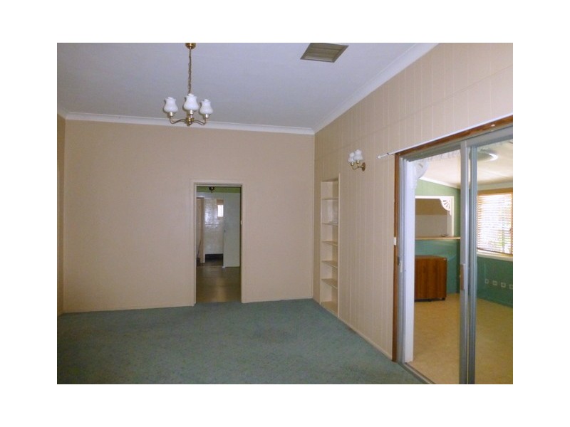 13 Carrington Street, Parkes NSW 2870