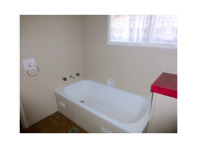 13 Carrington Street, Parkes NSW 2870