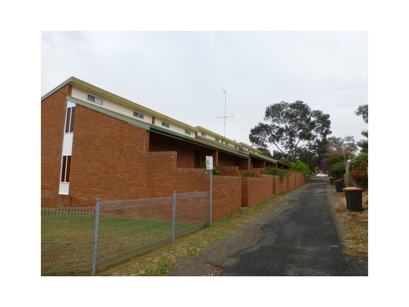 11 Albert Street, Parkes NSW 2870